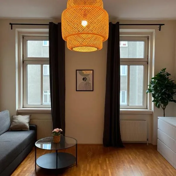 90 m2 Stylish Apartment with Free Parking, hotel in Vienna