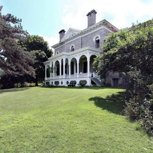 The Stone House, hotel en Sharon Springs
