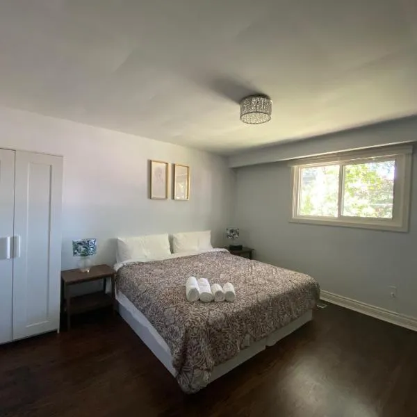 Yonge and Finch Subway !O Cozy & Modern Private Bdr with Private Half Bathroom，位于多伦多的酒店
