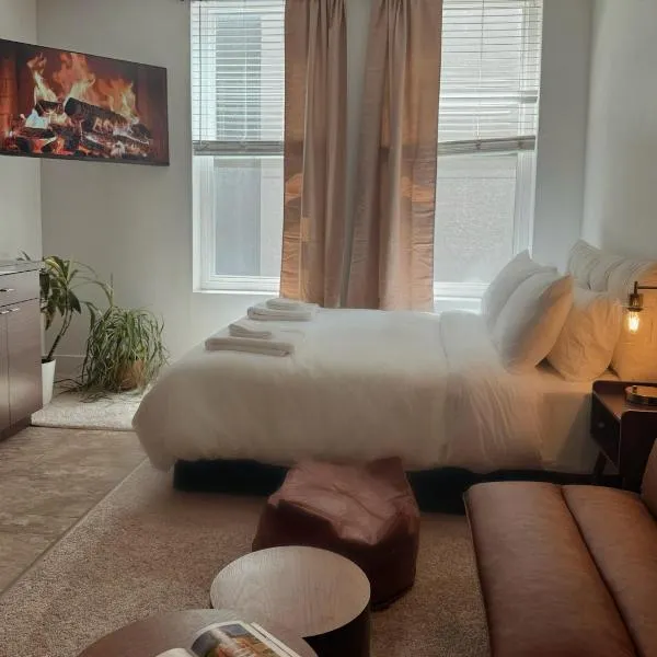 Elegant Suite at Marina-Venice Beach with Pool, Jacuzzi, GYM by Holisticā Retreats, hotel in Los Angeles