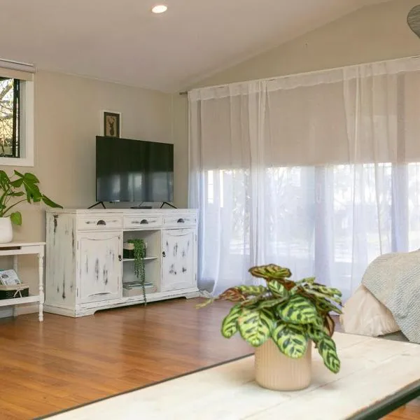 The French Cottage Great Wifi Private，位于陶波的酒店