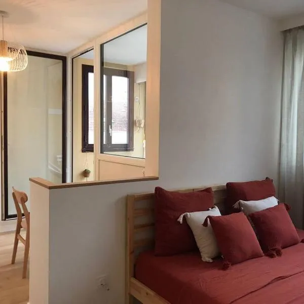Le Studio Lumière - Balcony - 5min Part-Dieu, hotel v destinaci Lyon
