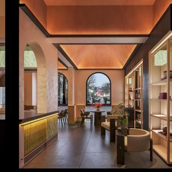 Happy Dragon Imperial Garden Courtyard --Newly renovated French Window with garden view, Close to Lama Temple Forbidden City&Subway Nearby &free coffee & Free laundry&English speaking with tour services &Free WiFi unlimited for Western software，北京的飯店