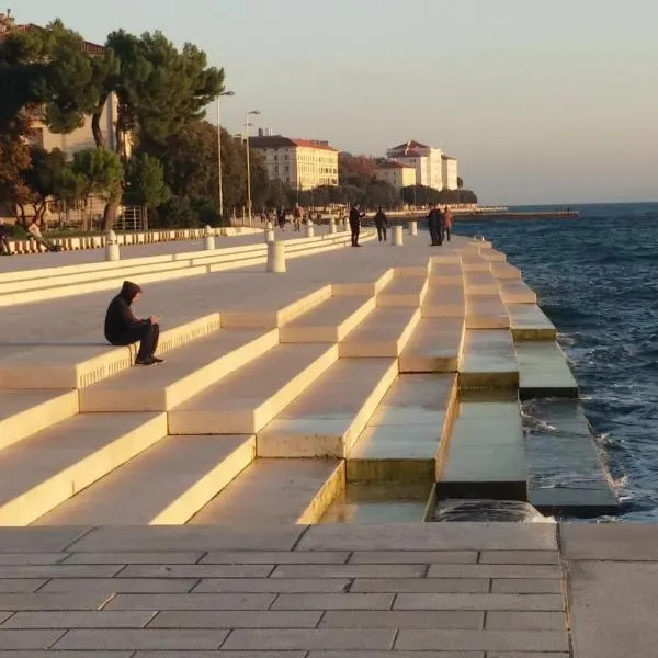 Green lighthouse rooms, hotel in Zadar