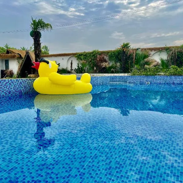 Left Bank La Vie Pool Resort, hotel v Šanghaji