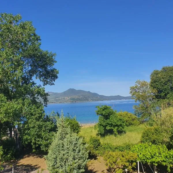 Lou Apartments & Hostel, hôtel à Edipsos