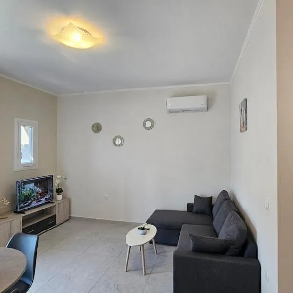 Estia Chios Apartments B3, hotel in Karfás