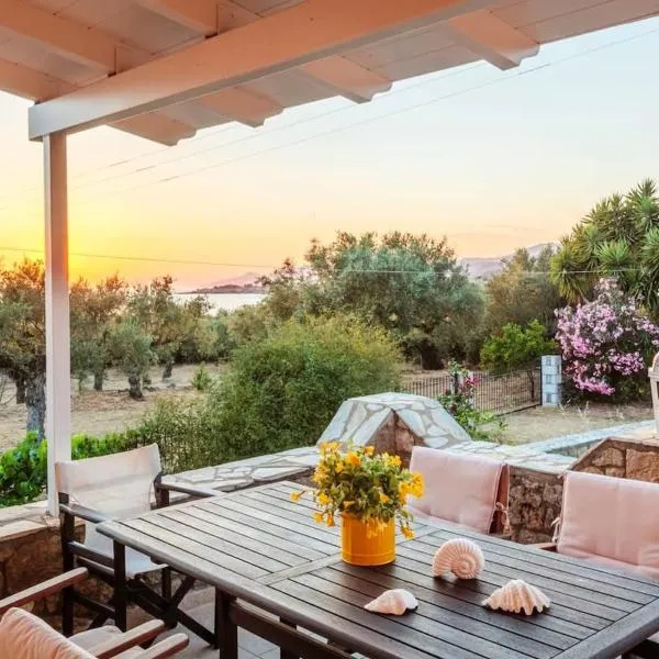 Mani's Aura Seaside-Spacious Summer Retreat, ξενοδοχείο σε Kotrónion