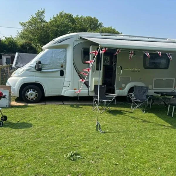 Izzie The Glampervan, hotel in Faversham