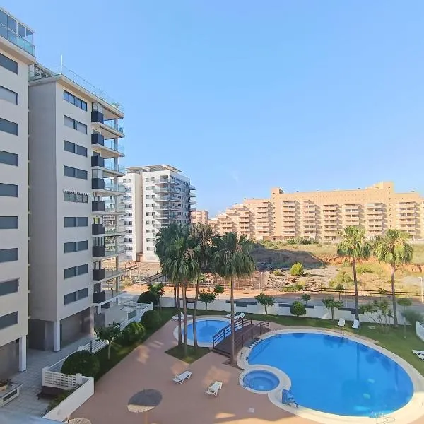 Ayf 200m del mar 2 piscinas, pista de padel y gym, hotel in Oropesa del Mar