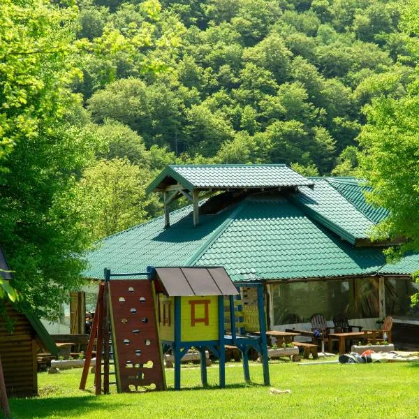 Grand Tara Rafting Resort, hotel em Foca