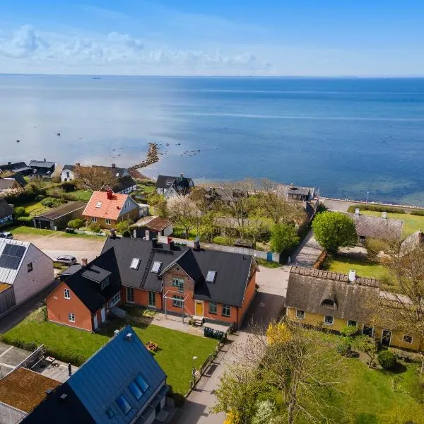 NEW Stylish Coastal Retreat, 1 Min to the Ocean, hotel in Lerberget