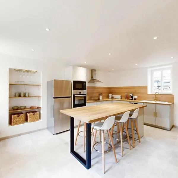 La Nacrière Maison Bourg de Mer 3 Chambres, Hotel in Courseulles-sur-Mer