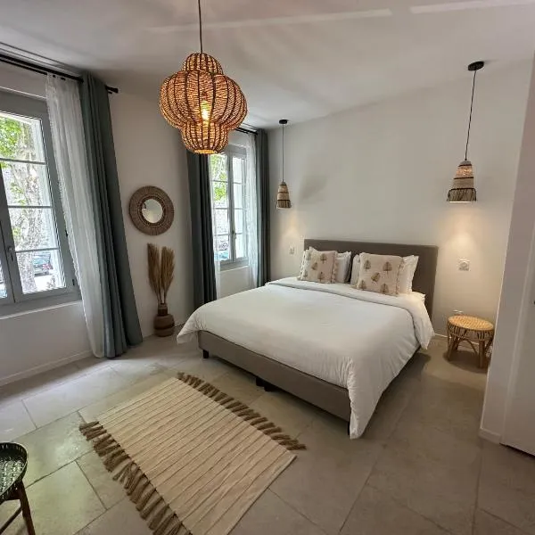 27 côté remparts, hotel in Aigues-Mortes