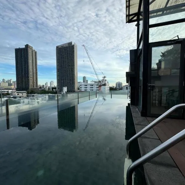 W8 Condo, LUXE 2 Bedroom Private floor, Best Hip Central Bangkok area, 5 mins from Thonglo BTS station, hotel in Bangkok