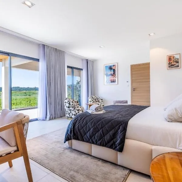 Royal Tiki Lodges - Maison d'hôtes avec Piscine chauffée & SPA, hotel v destinaci Plaissan