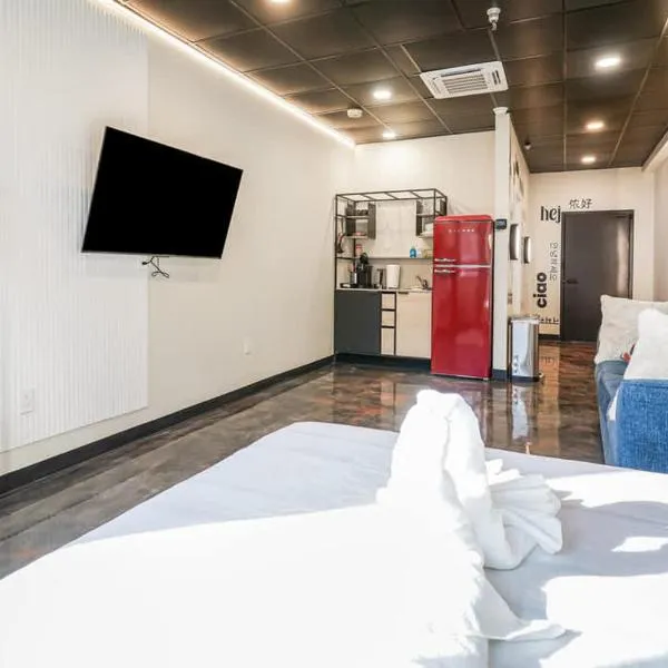 New Loft 3 min to CMU Pitt Sleeps 4, hotel in Pittsburgh