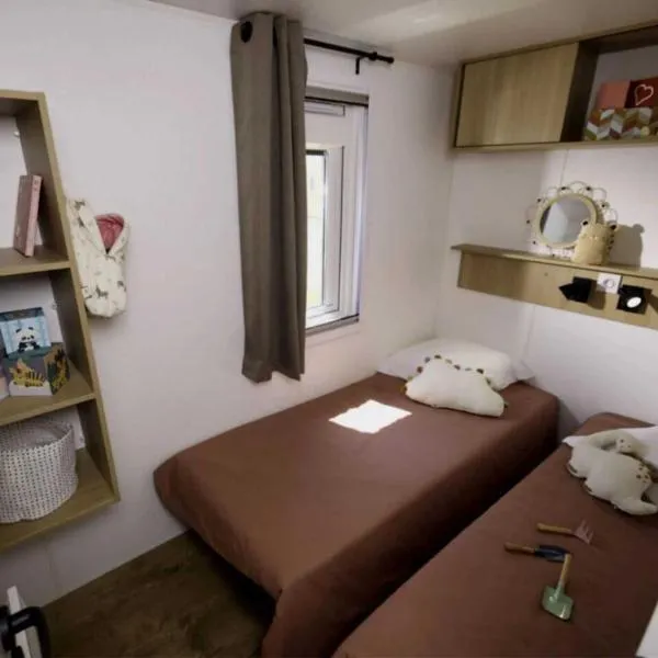 Camping - Piscine - ccbbaah, hotel din Quinson