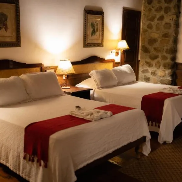 The Lodge & Spa at Pico Bonito, hotel in El Pino