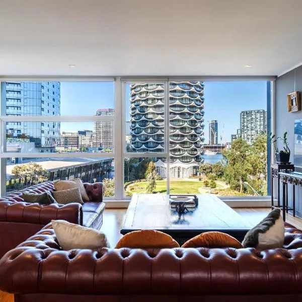 Luxury 4B Docklands Penthouse water city views, hotel en Melbourne