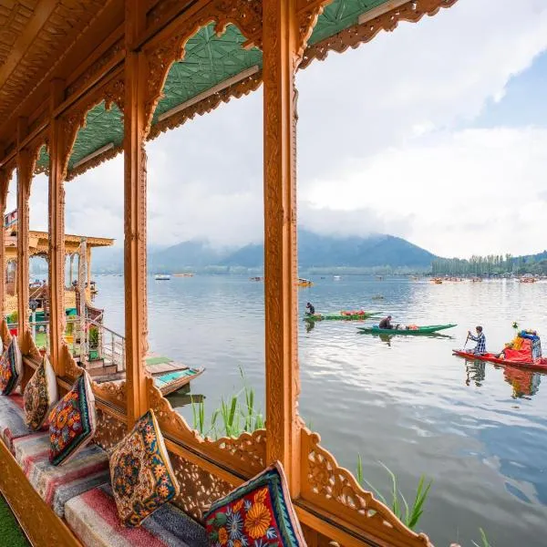 Moustache Houseboat Srinagar, hotel v destinaci Šrínagar