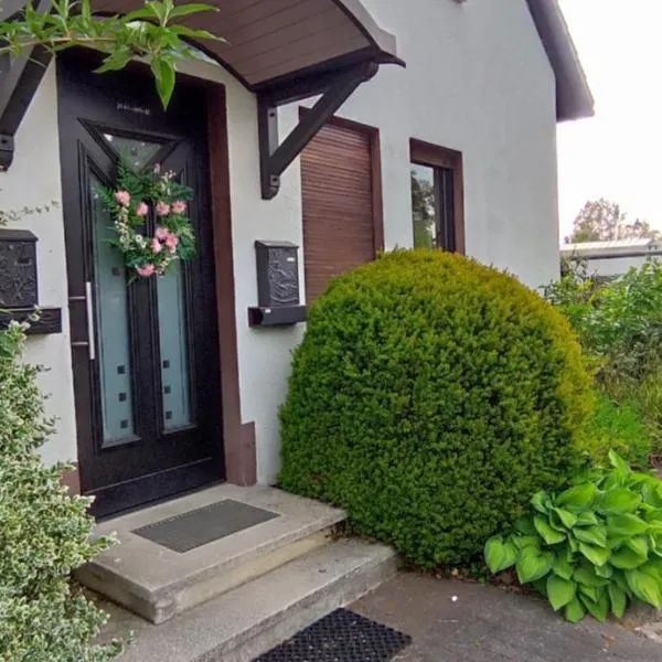 Gemütliche Ferienwohnung mit großer Dachterasse in gehobener Wohngegend, ξενοδοχείο σε Halver