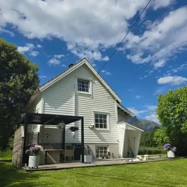 Reinebu, hotel in Ørsta