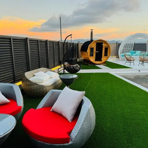 Luxury Hills 1500ｍ2超絶景パティオ サウナ BBQ 駐車場4台 プール ペット 空港そば, ξενοδοχείο στη Φουκουόκα