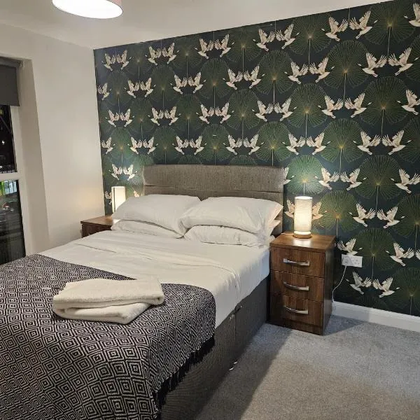 8 mins walk City Centre, Birmingham University, 20 mins walk Edgebaston stadium, 1 Bed Spacious Apartment, hotel in Birmingham