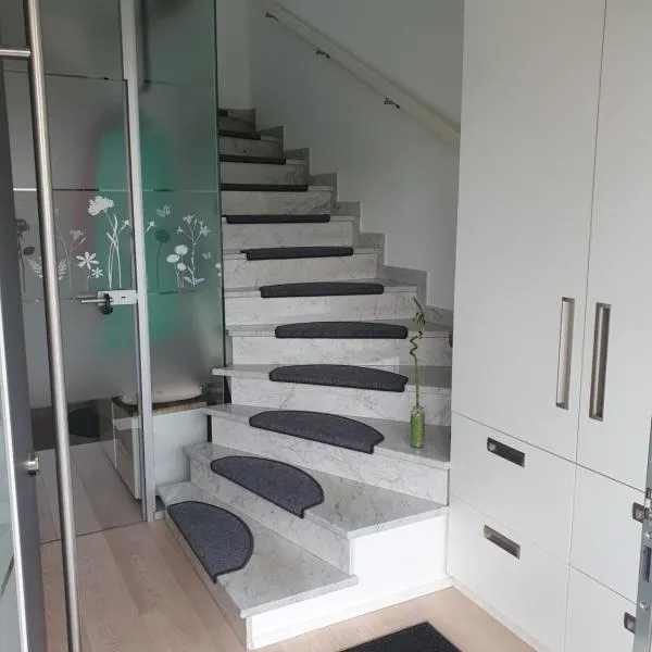 Renoviertes Apartment in Troisdorf, Hotel in Troisdorf