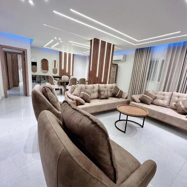 Comfy 2-Bedrooms Apartment in Cairo Sheraton airport, hotel in Cairo