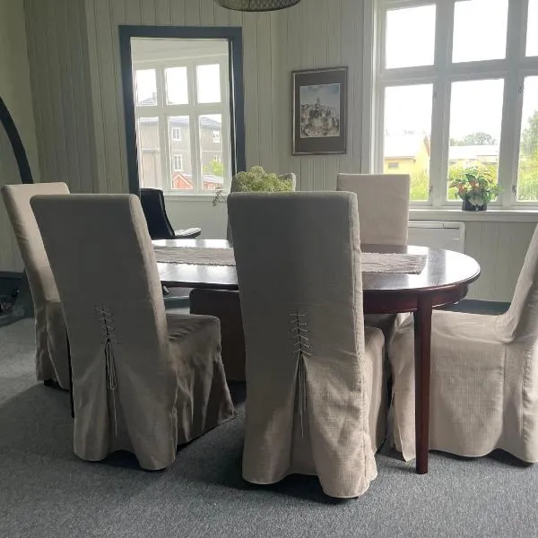 Dubbelrum Værøy, hotel in Værøy