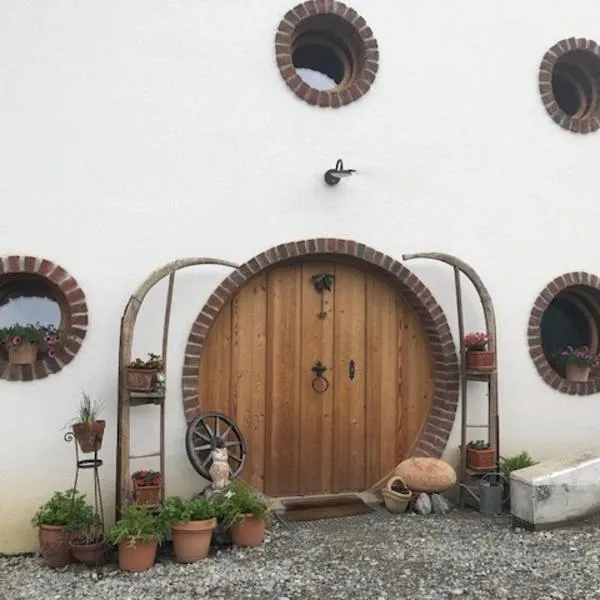 Hobbithöhle, hotel v destinaci Imsterberg