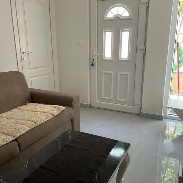 Nelaa, hotel v destinaci Sutomore