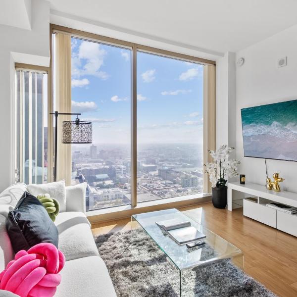 Lux High rise 1bdr with FREE Parking & Pool, Gym, Los Angeles