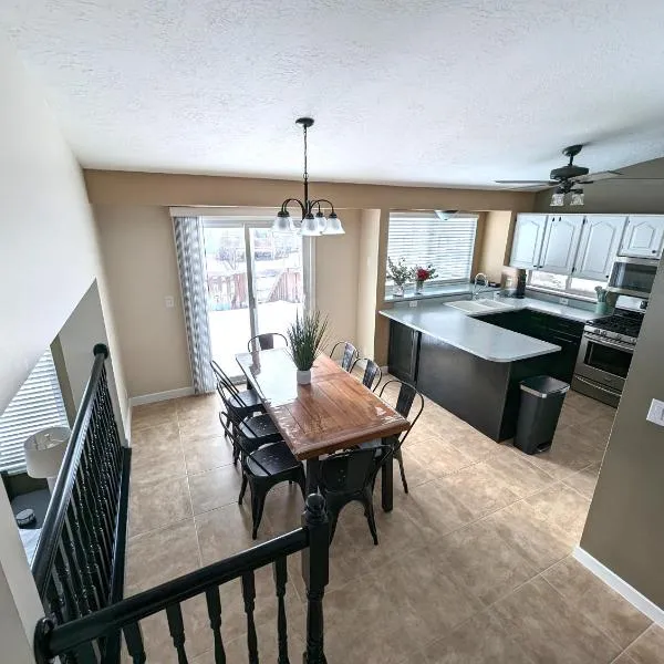 Cute Spacious Home, hotel v destinaci Layton