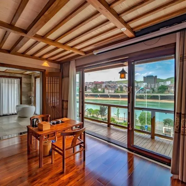 Zhangjiajie Waterfront Huajian Inn& Tianmen National Forest Park & Free pick up service, Hotel in Zhangjiajie