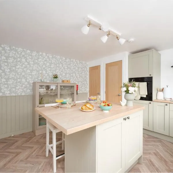 Hideaway Cottage W Hot Tub, hotel in Portsoy