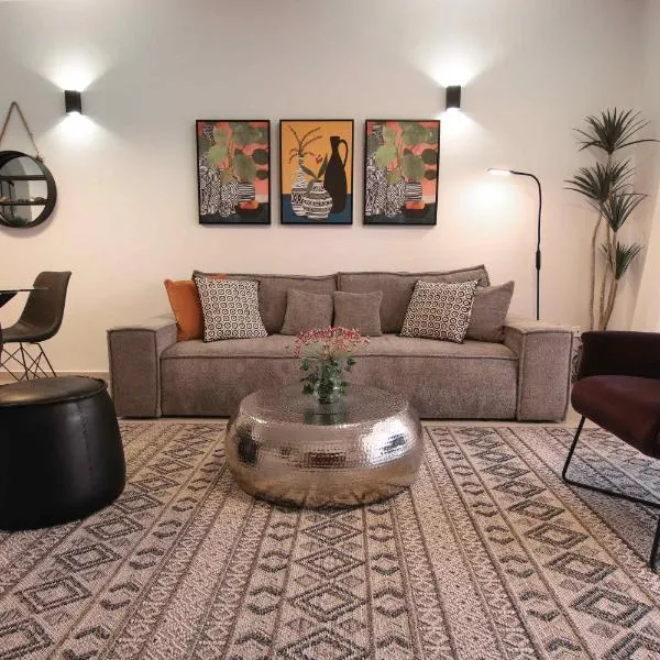 Queens Garden Residence by Staycom, viešbutis Pafose