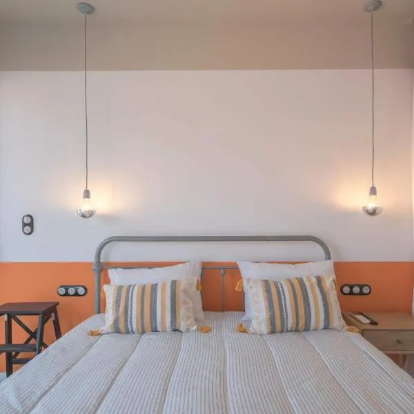 Charming apartment on Athens most famous street, ξενοδοχείο στην Αθήνα