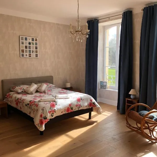 Gîte de l'Abbaye chambre triple, ξενοδοχείο σε Rollainville