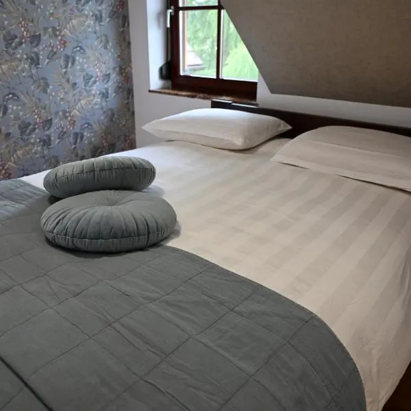 Sobe in apartma Portus, hotel in Rakek