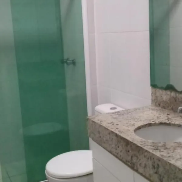 Apartamento confortavel a cinco minutos da praia de icarai, hotel v destinaci Niterói