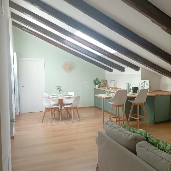 Loving My Rooms 1 - Deliziosa Mansarda in Centro, hôtel à Gorizia