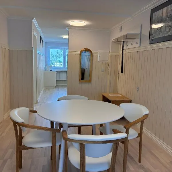 Stylish & Bright ARTpartment- Family -Friendly, hotel in Haapsalu