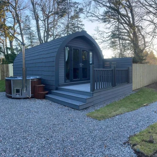 Rosevalley luxury Glamping Grouse Pod, hotel v destinácii Cawdor