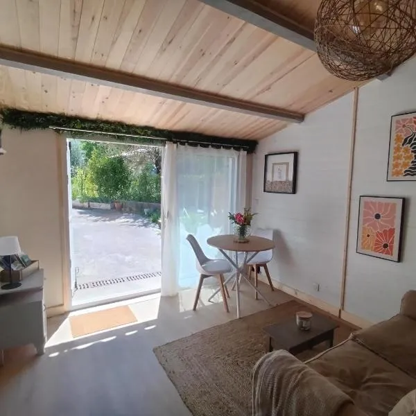 La Ch'tite Maison, hotel v destinaci Céreste