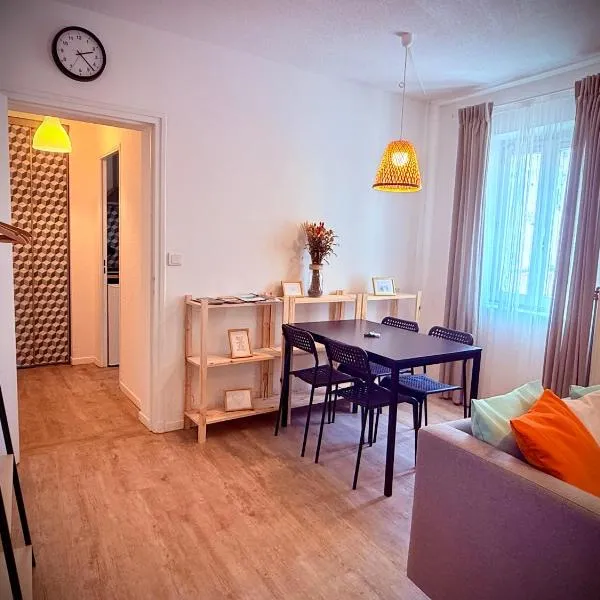Apartment-NO elevator-Free private parking-Self check in !! Appartement-PAS ascenseur-Parking privé gratuit-Arrivée autonome!!, hotel in Avignon