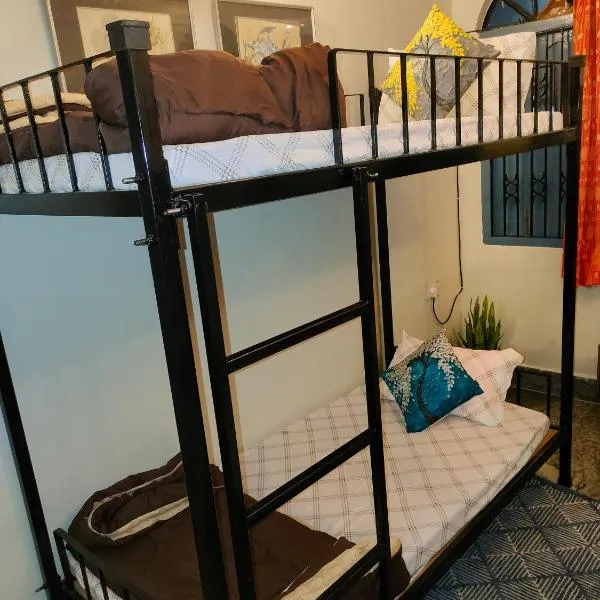Shared Bed Hostel, hotel in Patna