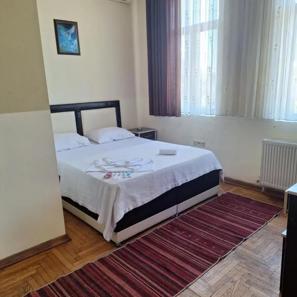 Gold Hotel Batum, hotel in Batumi